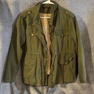 BRANDY MELVILLE the cutest jacket!! I want it so bad but it’s too small for me